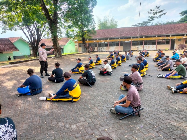 Tingkatkan Skill Pam Swakarsa, Polresta Malang Kota Berikan Pembinaan dan Pelatihan Satpam